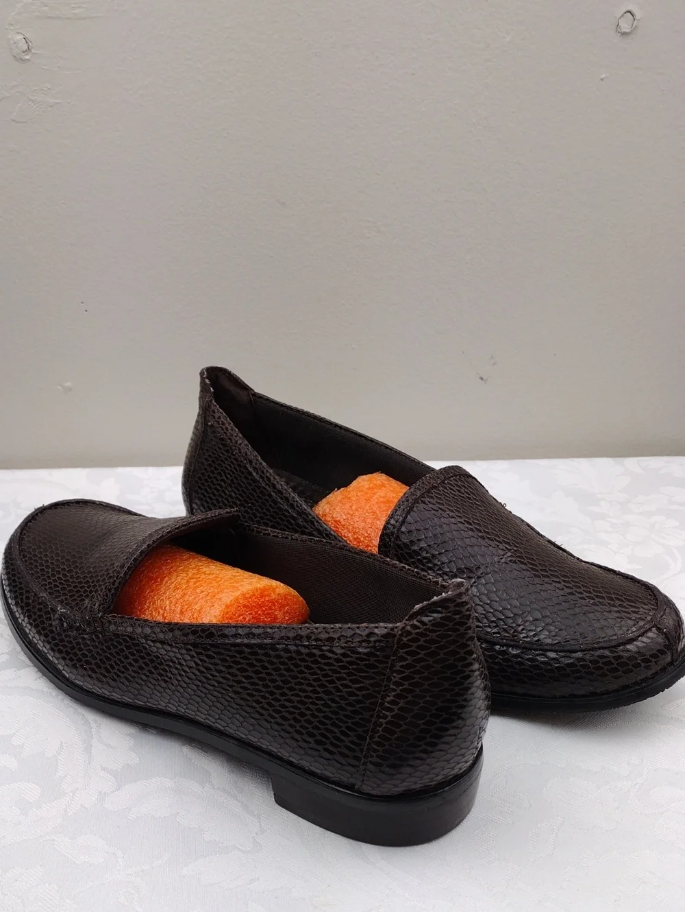 Trotters Brown Snakeskin Embossed Leather Almond Toe Low Heel Slip On Loafer